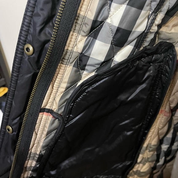 Burberry Jacket ( Pre-loved ) - Picture 5 of 10